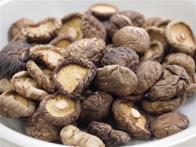 DRIED SHIITAKE MUSHROOM(WHOLE/SLICE)